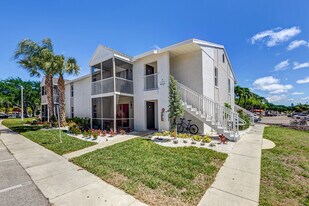 Coral Palms Apartments in Naples, FL - Building Photo