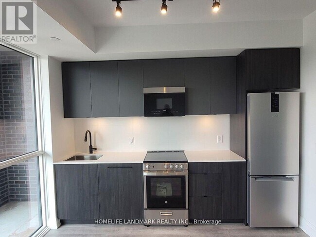 2369-2369 Danforth Ave in Toronto, ON - Building Photo - Building Photo