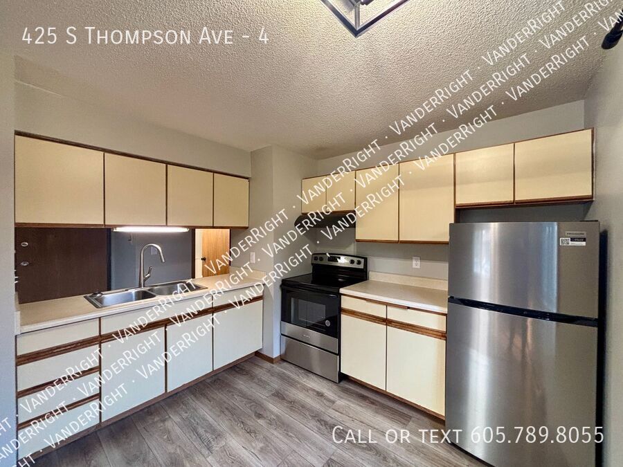 425 S Thompson Ave in Sioux Falls, SD - Building Photo