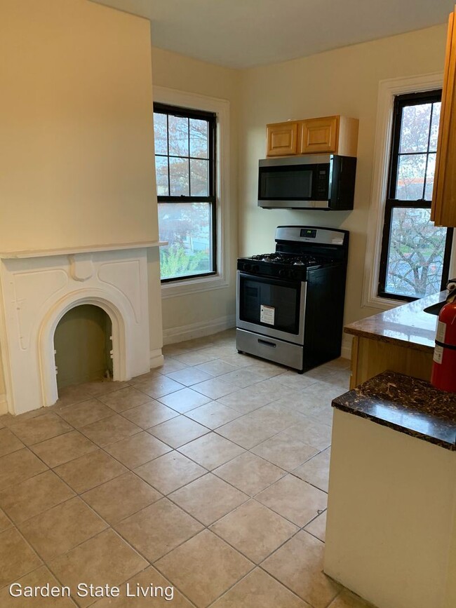 164 N Day St-Unit -Unit 3 in Orange, NJ - Building Photo - Building Photo