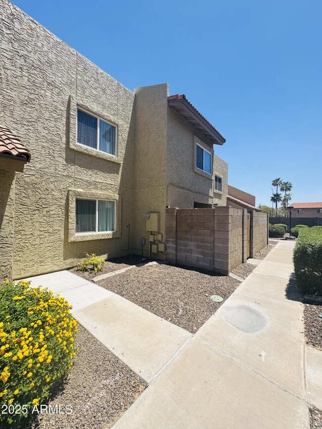 222 W Brown Rd in Mesa, AZ - Building Photo - Building Photo