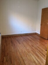 8735 S Manistee Ave, Unit 2 in Chicago, IL - Foto de edificio - Building Photo