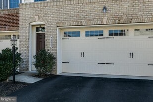 42607 Offenham Terrace in Chantilly, VA - Building Photo