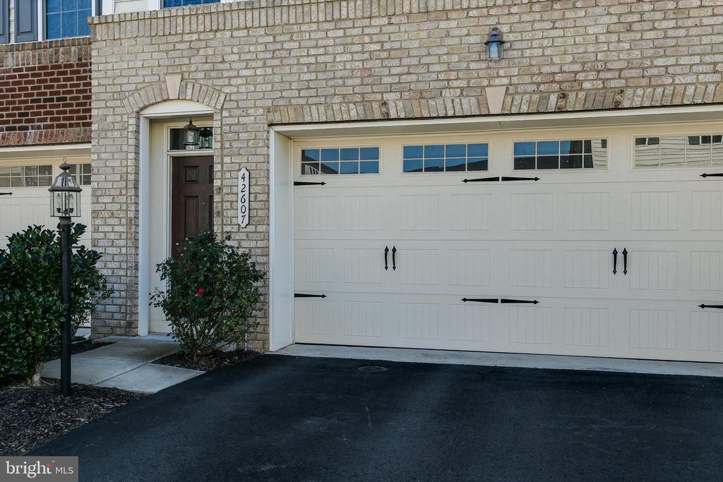 42607 Offenham Terrace in Chantilly, VA - Building Photo