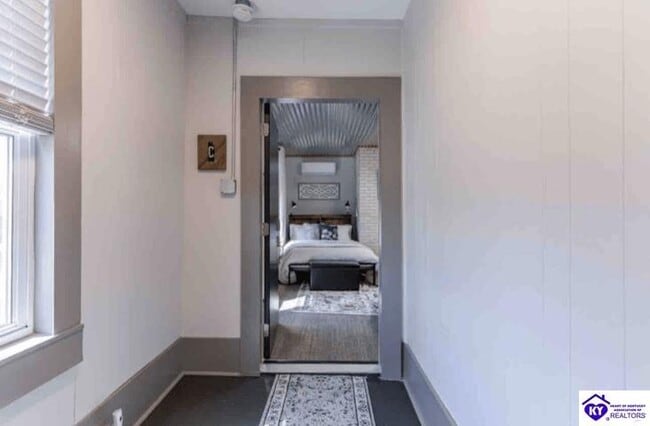 404 N Washington St in Munfordville, KY - Foto de edificio - Building Photo