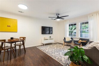 605 Orland Blvd in Austin, TX - Foto de edificio - Building Photo