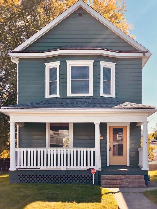 1226 Oak Grove Ave in Steubenville, OH - Building Photo