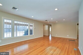 500 Springvale Rd in Great Falls, VA - Building Photo - Building Photo