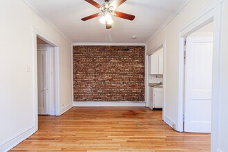 951 W Cornelia Ave, Unit 2D in Chicago, IL - Foto de edificio - Building Photo