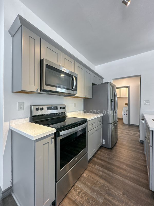 802 Montana St in San Antonio, TX - Building Photo - Building Photo