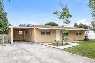 2120 W Carol Cir in West Palm Beach, FL - Building Photo - Building Photo