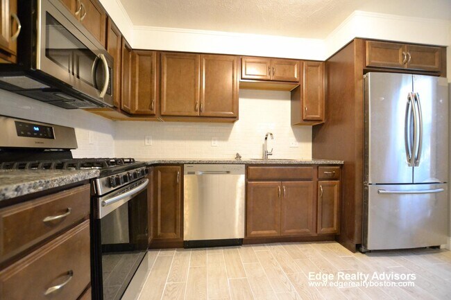 7 Whitman St, Unit 1 in Boston, MA - Building Photo - Building Photo