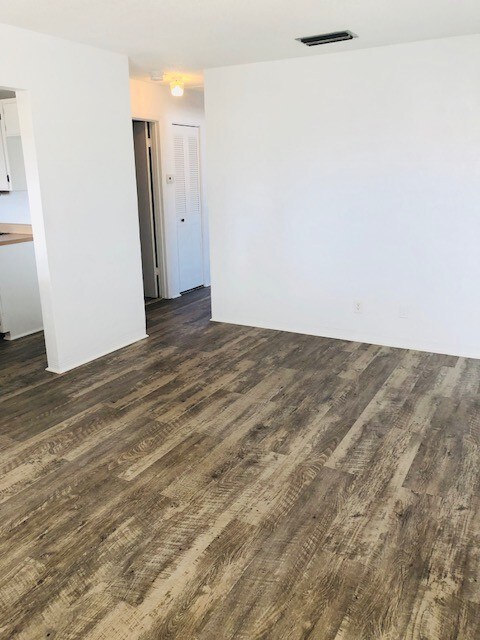 2417 N Oleander Ave in Daytona Beach, FL - Building Photo - Building Photo