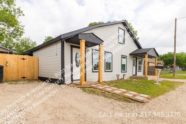 203 Park St-Unit -A in Cleburne, TX - Building Photo - Building Photo