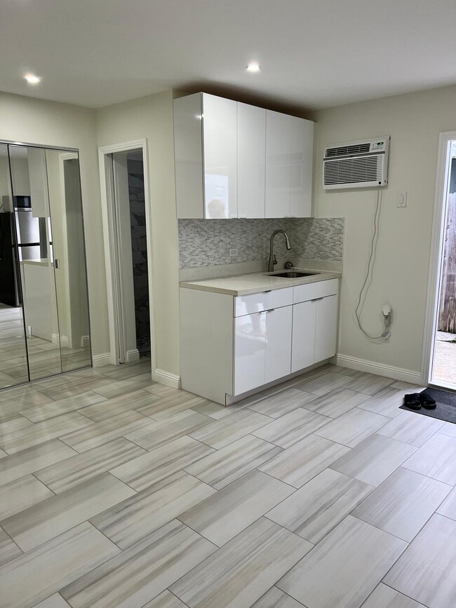 12225 NW 2nd Ave, Unit Studio NM