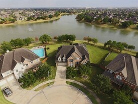 2403 Galleon Point Ct in Pearland, TX - Building Photo