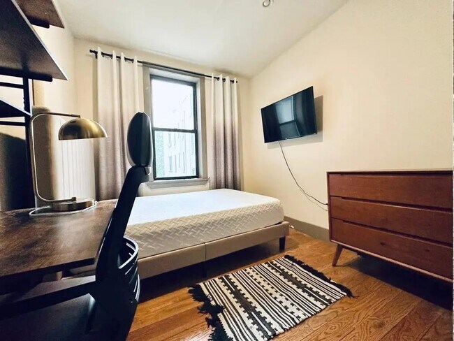 Furnished room/NOT APARTMENT, Unit 3E in Brooklyn, NY - Foto de edificio - Building Photo