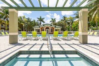 Quantum Lake Villas Apartments in Boynton Beach, FL - Foto de edificio - Building Photo