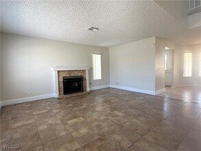 8653 W Catalonia Dr in Las Vegas, NV - Building Photo - Building Photo