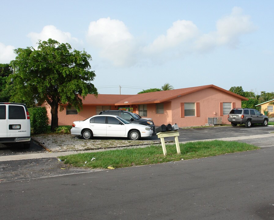 5960 NW 19th Ct in Fort Lauderdale, FL - Foto de edificio