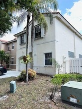 3945 Fern Forest Rd in Hollywood, FL - Building Photo - Building Photo
