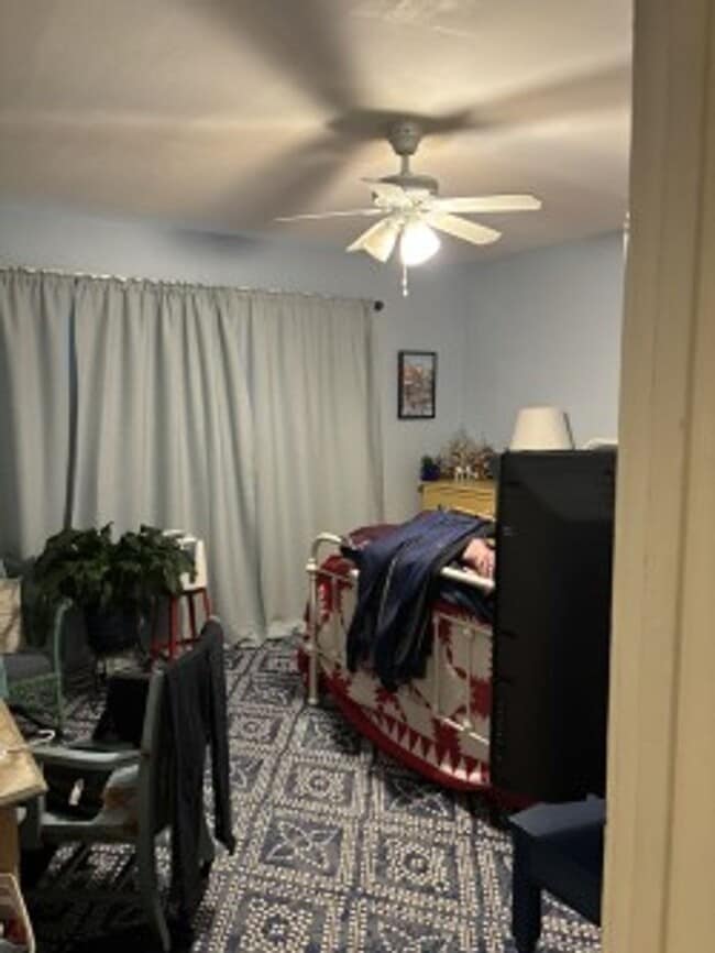 property at 2066 W Hutchinson St