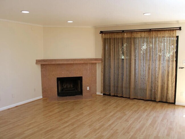 1348 N Orange Dr, Unit 2