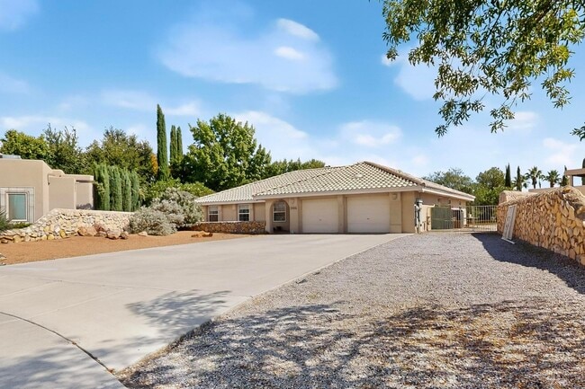 2004 Vista Lejano in Las Cruces, NM - Building Photo - Building Photo