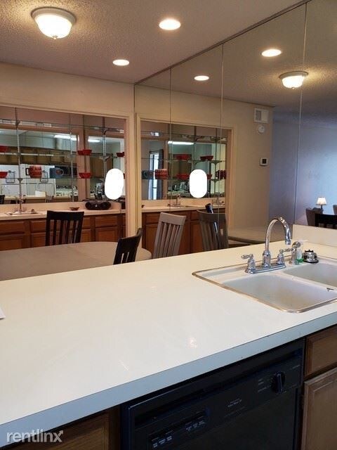 1901 Holleman Dr W-Unit -Apt 510 in College Station, TX - Building Photo - Building Photo