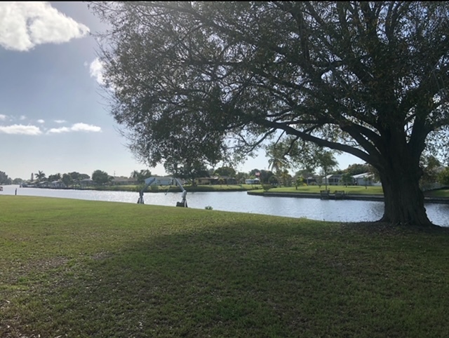 227 Waterway Cir NE in Port Charlotte, FL - Building Photo