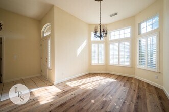 2056 W Fir Ave in Fresno, CA - Building Photo - Building Photo