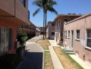 1151-1155 Walnut Ave. in Long Beach, CA - Foto de edificio - Building Photo