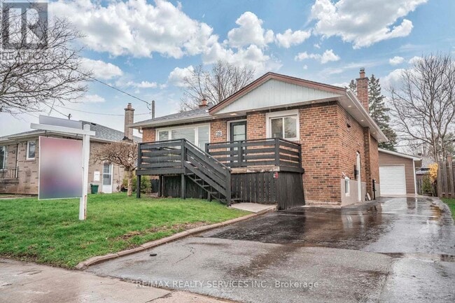 28 Prince Charles Dr in Halton Hills, ON - Building Photo - Building Photo