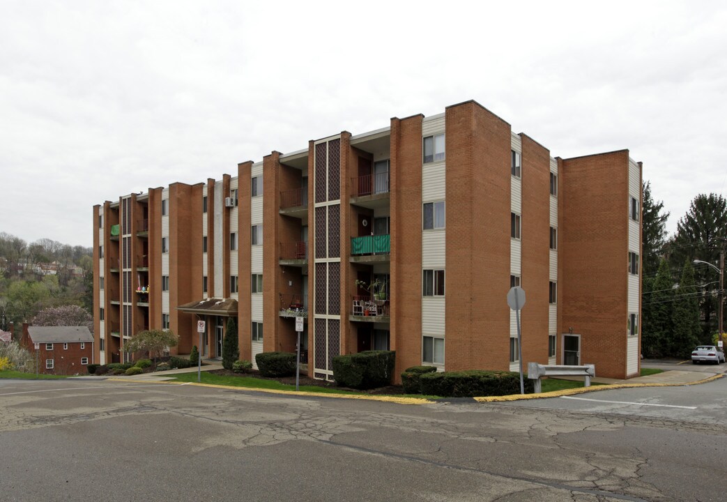 Vermont Towers in Pittsburgh, PA - Foto de edificio