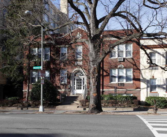 Wisconsin Avenue Apartments in Washington, DC - Foto de edificio - Building Photo