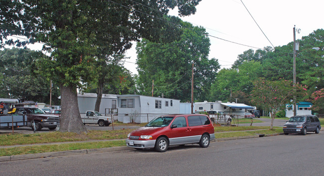 Hogshires Trailer Court in Norfolk, VA - Foto de edificio - Building Photo