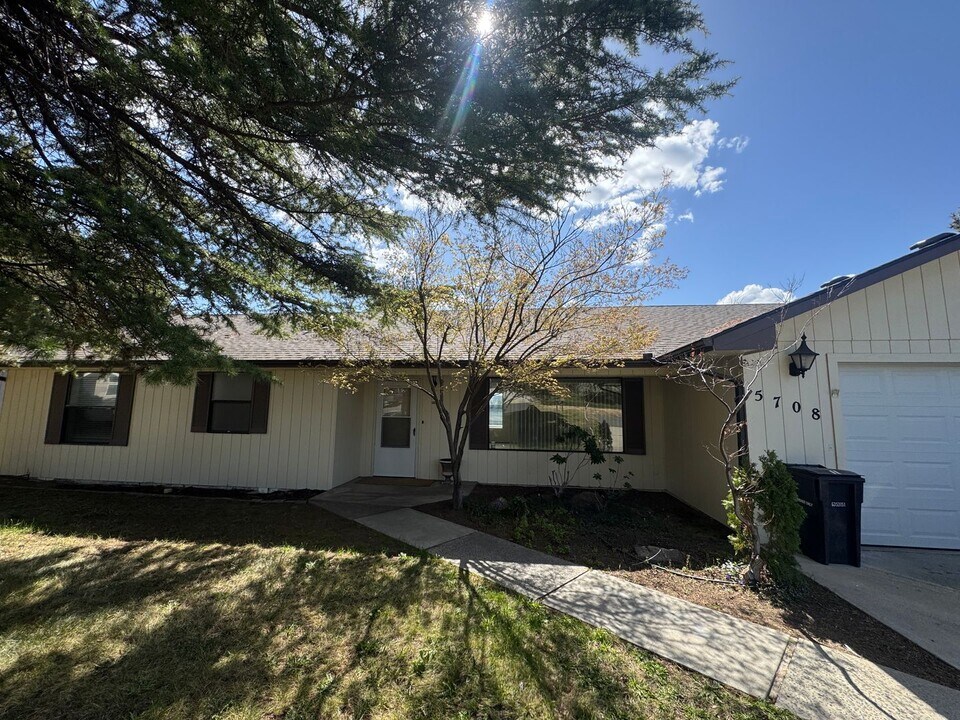 5708 Bitterroot Ln in Yakima, WA - Building Photo