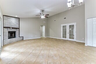 11214 Elmfield Dr in Tampa, FL - Foto de edificio - Building Photo