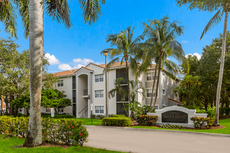 Woodbine in Riviera Beach, FL - Foto de edificio - Building Photo