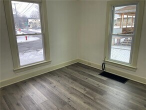 7 Wells Ave in Oneonta, NY - Building Photo - Building Photo