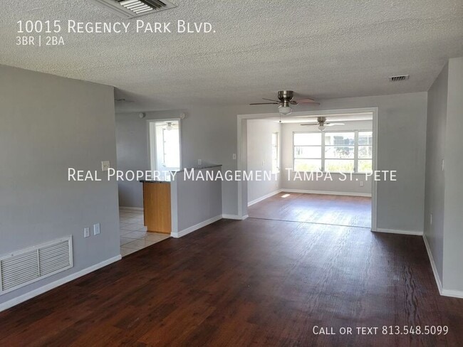 10015 Regency Park Blvd in Port Richey, FL - Building Photo - Building Photo