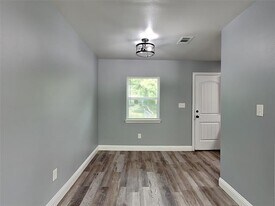 3320 Mundy Dr in Dallas, TX - Building Photo