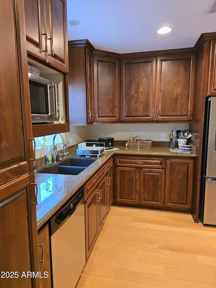 1128 E Rowlands Ln in Phoenix, AZ - Foto de edificio - Building Photo