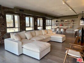 527 Molino St in Los Angeles, CA - Building Photo