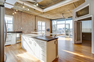 2000 Arapahoe St, Unit 1130 in Denver, CO - Foto de edificio - Building Photo