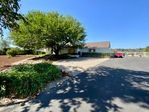 915 Ranch View Ln in Solvang, CA - Building Photo - Building Photo