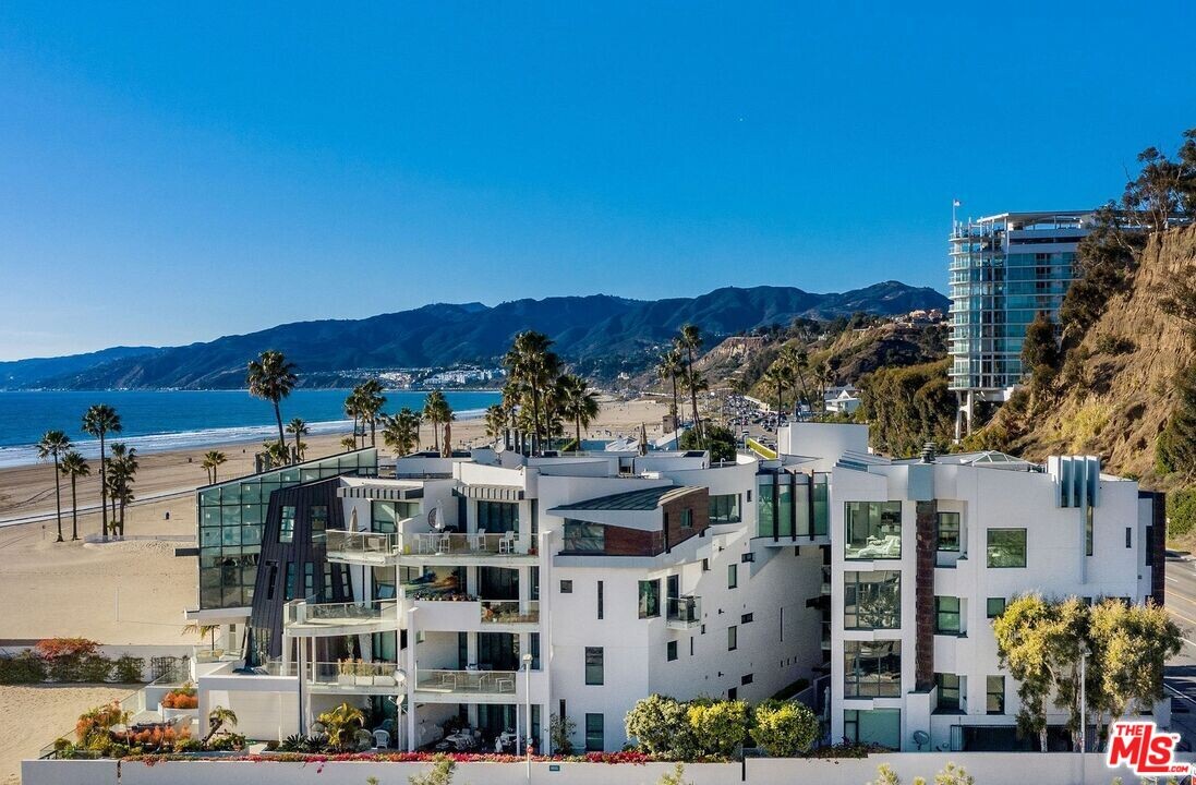 270 Palisades Beach Rd in Santa Monica, CA - Building Photo