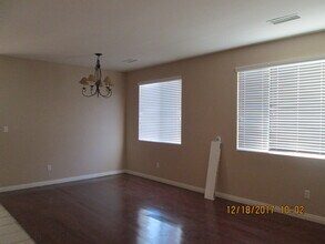 4902 Hartnett Ct in Bakersfield, CA - Building Photo - Building Photo