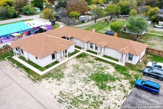 601 Evans St in Uvalde, TX - Building Photo - Building Photo