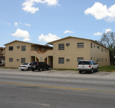 1400-1410 W 29th St in Hialeah, FL - Building Photo - Building Photo